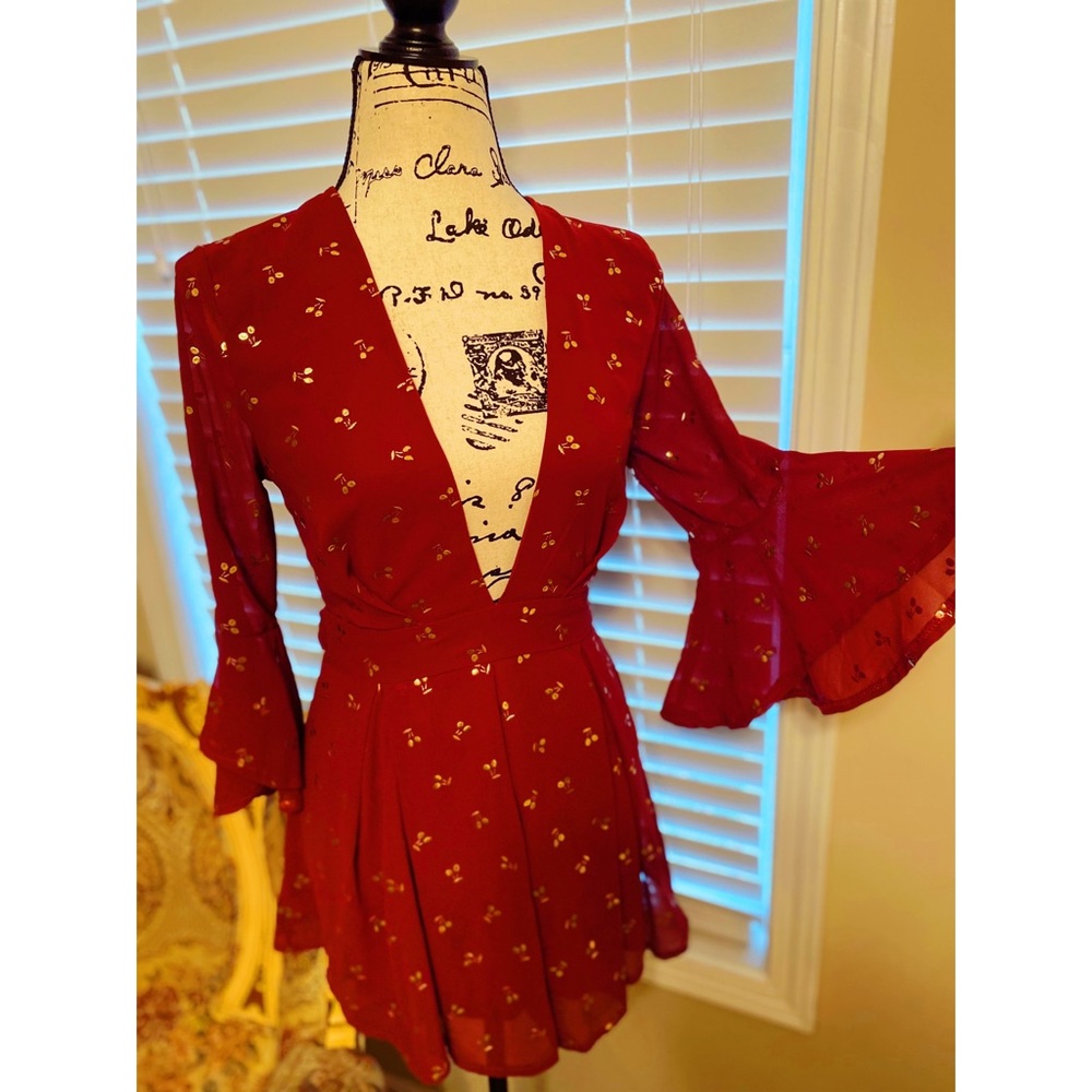 🍒Oh my! Deep V burgundy romper with foil gold 🍒